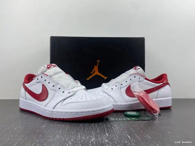 Reps LUCY Red Varsity Low 705329-101 Retro White Jordan 1 0408